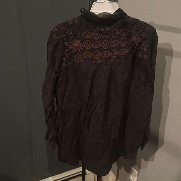 Johnny was button down - Picture 2 of 2